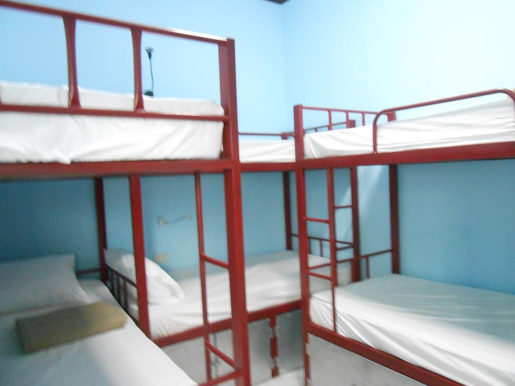 Lucky Backpacker Hostel Vientiane Oda fotoğraf